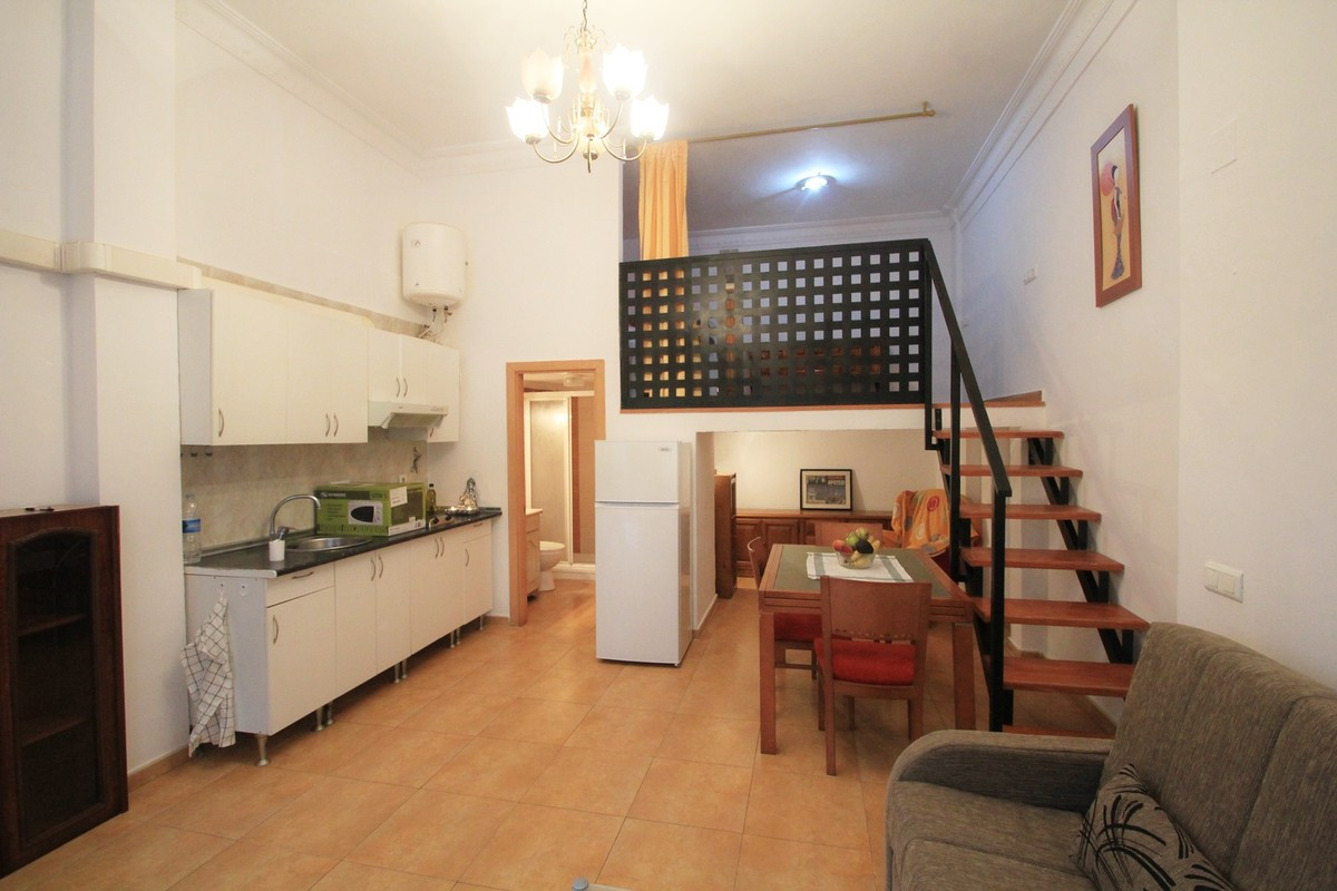Piso de 1 Dormitorio y 1 Baño en venta en Torremolinos