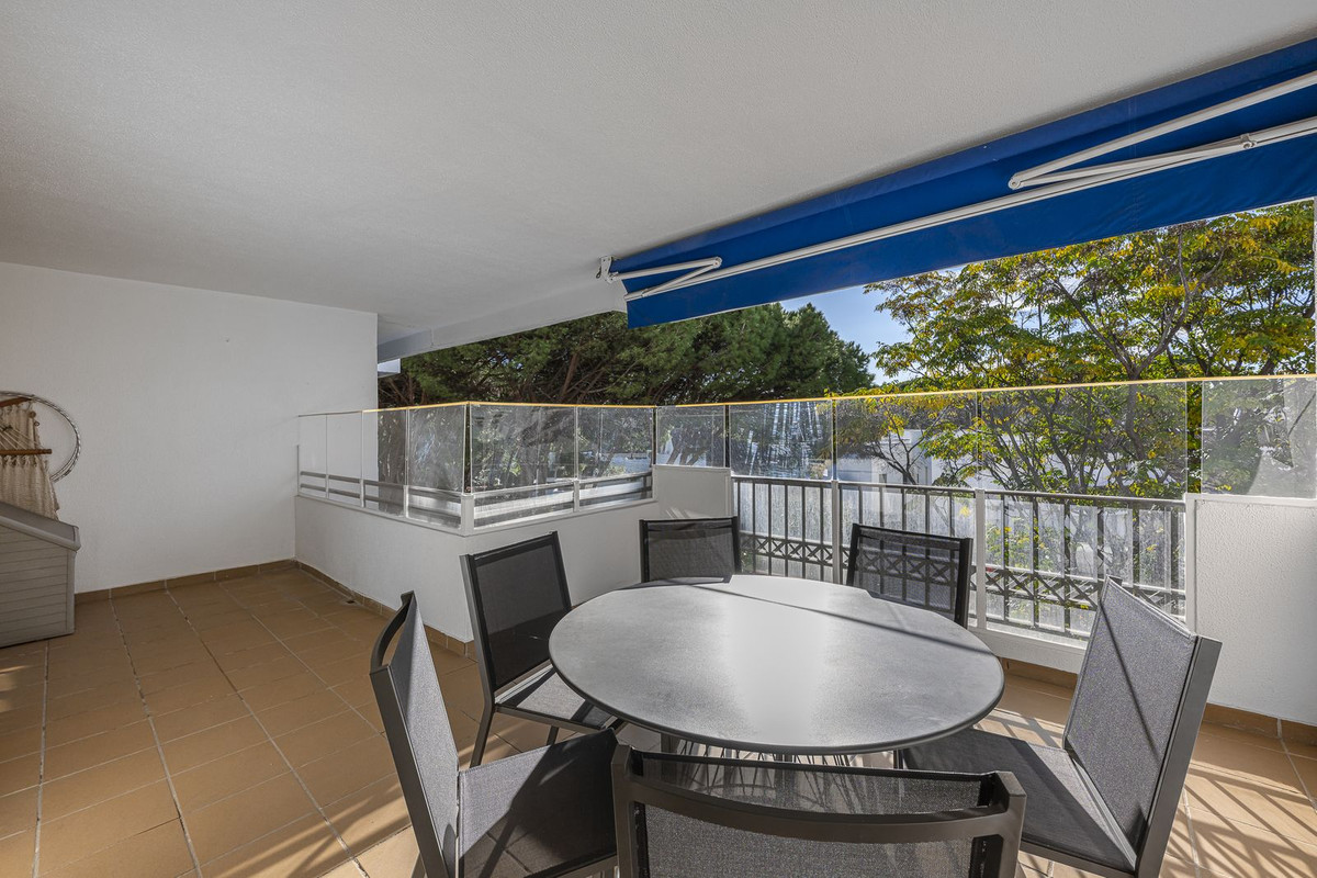 Piso de 2 Dormitorios y 2 Baños en venta en Puerto Banús