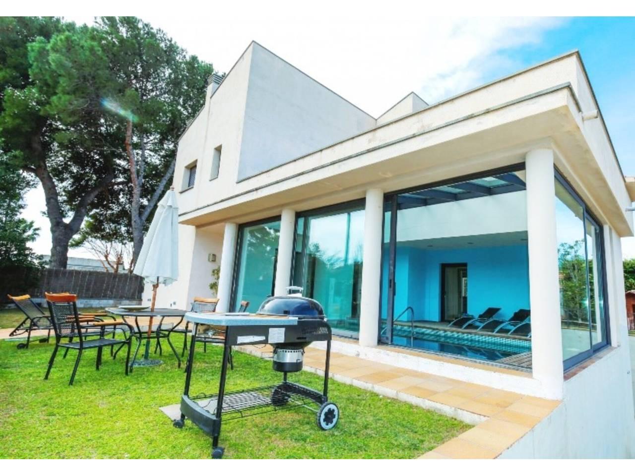 Casa Adosada de 5 Dormitorios y 4 Baños en venta en Cambrils