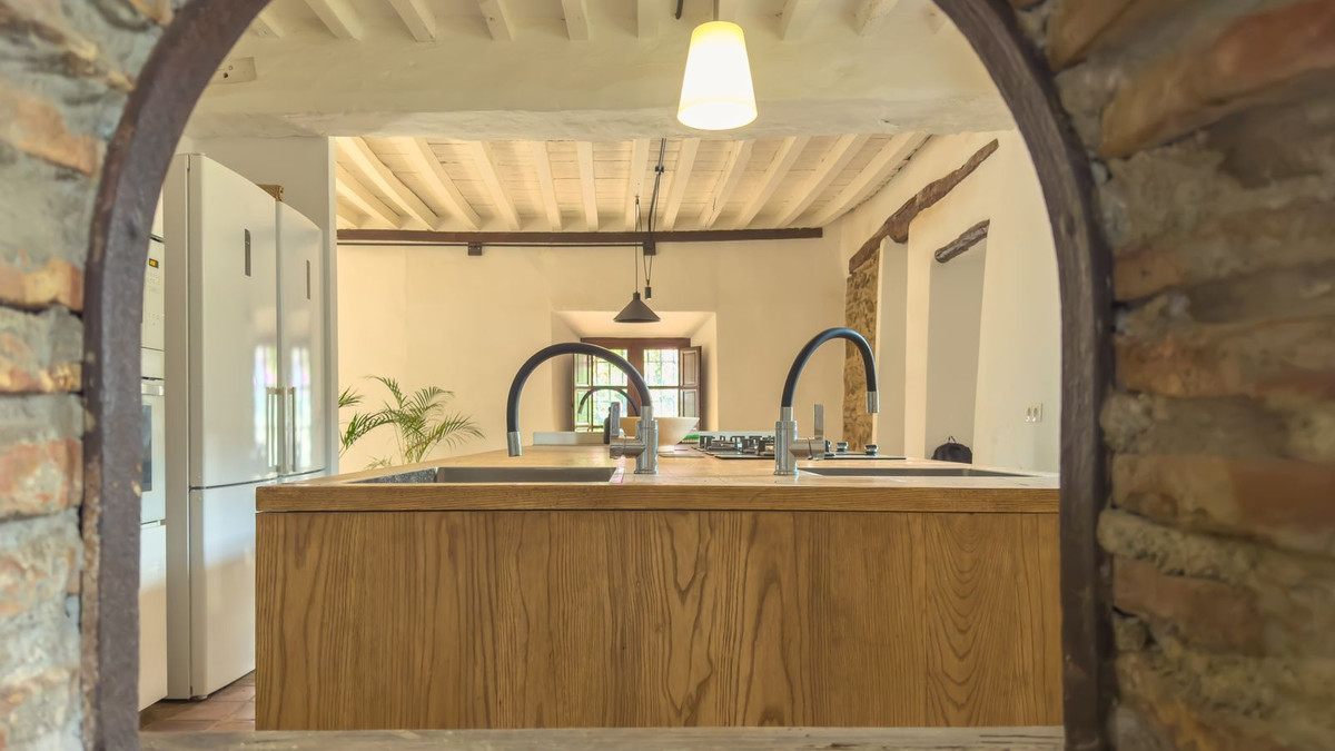 Finca de 8 Dormitorios y 8 Baños en venta en Málaga