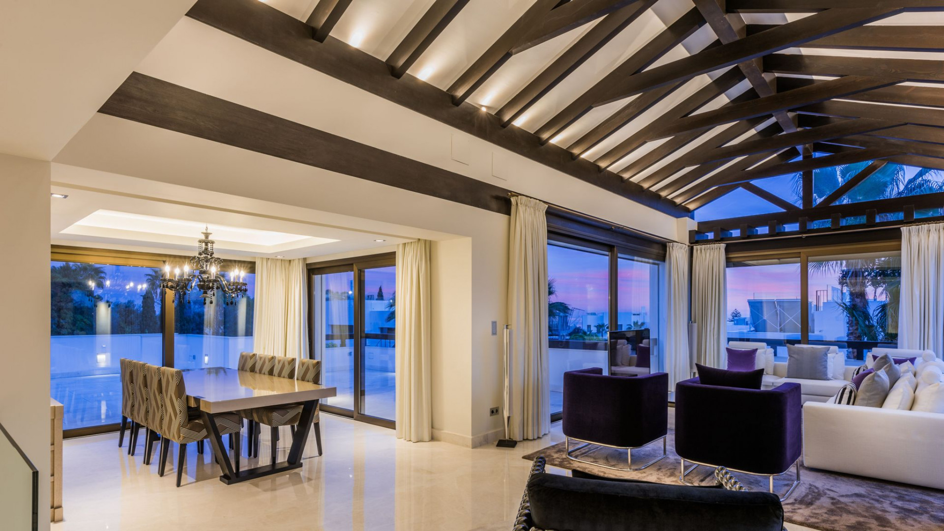 Casa de 6 Dormitorios y 7 Baños en alquiler en Milla de Oro, Marbella