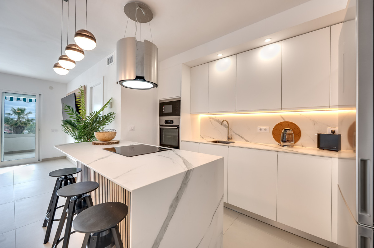 Piso de 3 Dormitorios en venta en Nueva Andalucía, Marbella