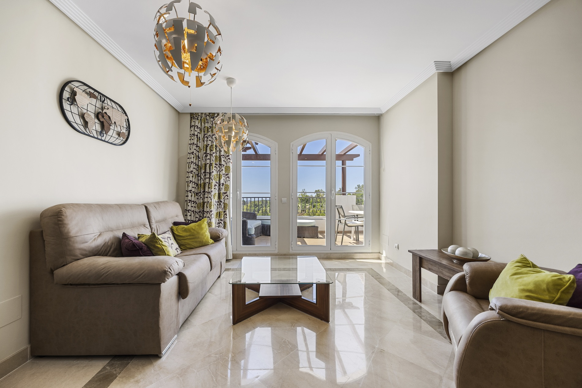 Piso de 3 Dormitorios en venta en Los Arqueros, Benahavís