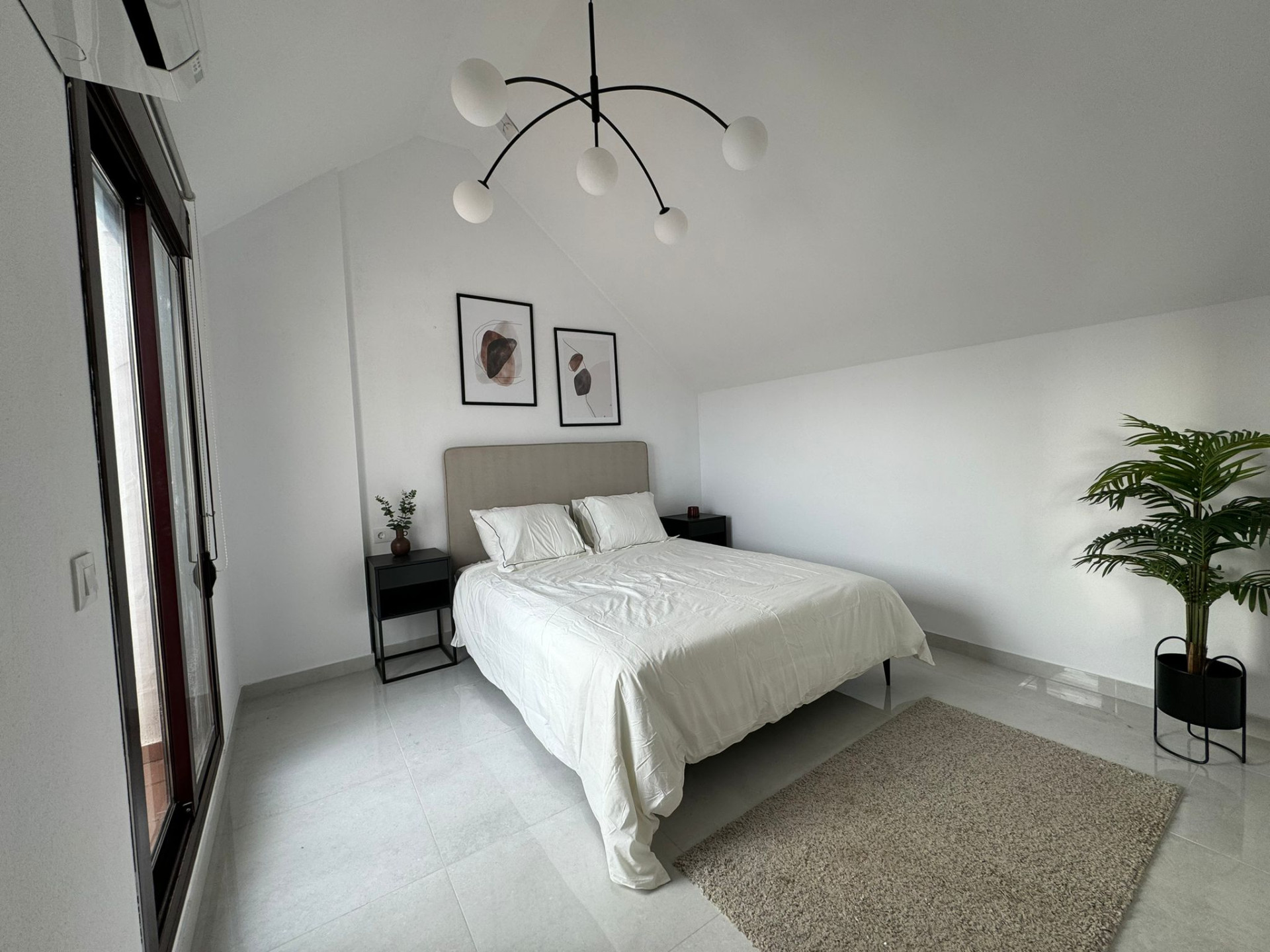 Ático de 2 Dormitorios y 2 Baños en alquiler vacacional en Nueva Andalucía, Marbella