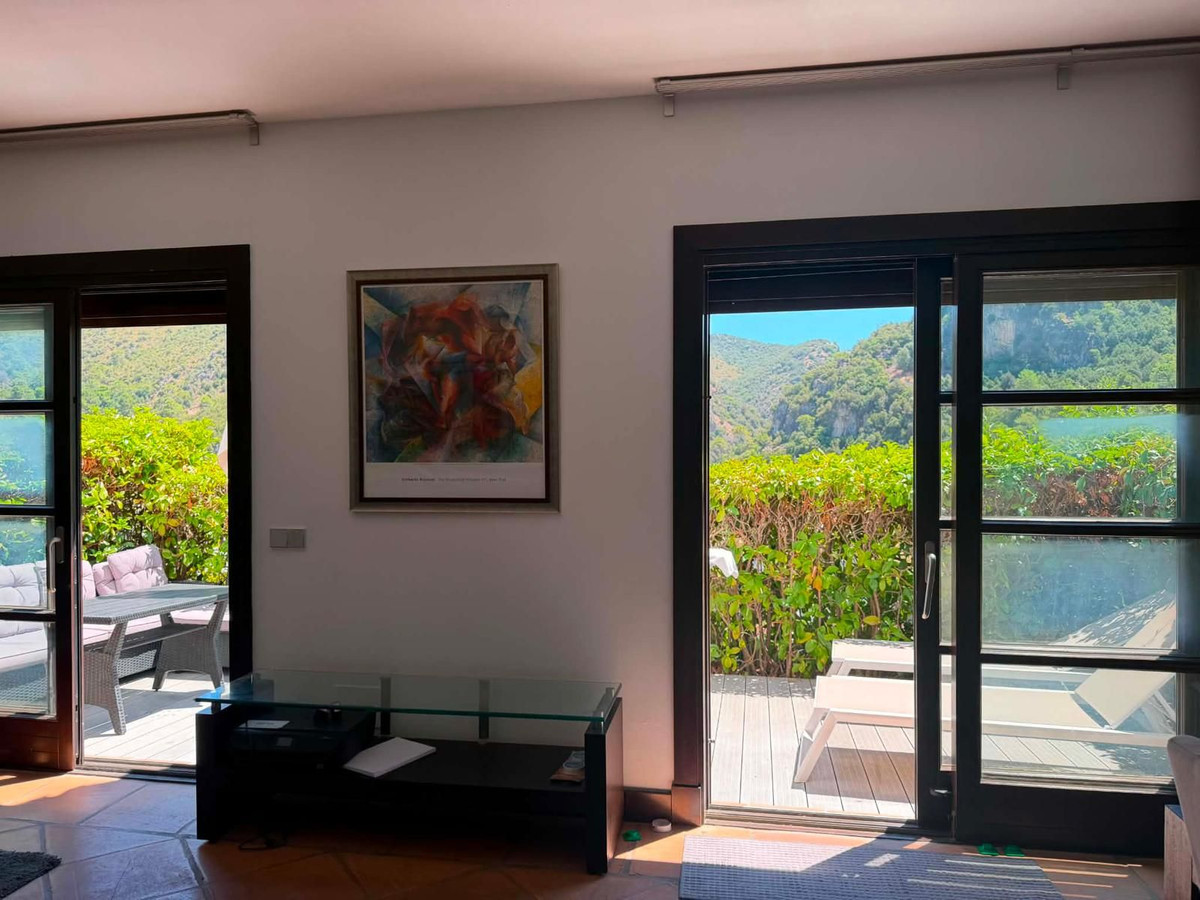 Casa Adosada de 3 Dormitorios y 3 Baños en venta en Benahavís