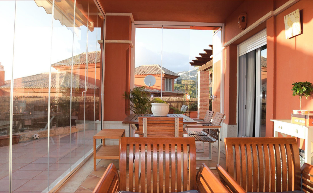 Casa de 3 Dormitorios en venta en Los Monteros, Marbella