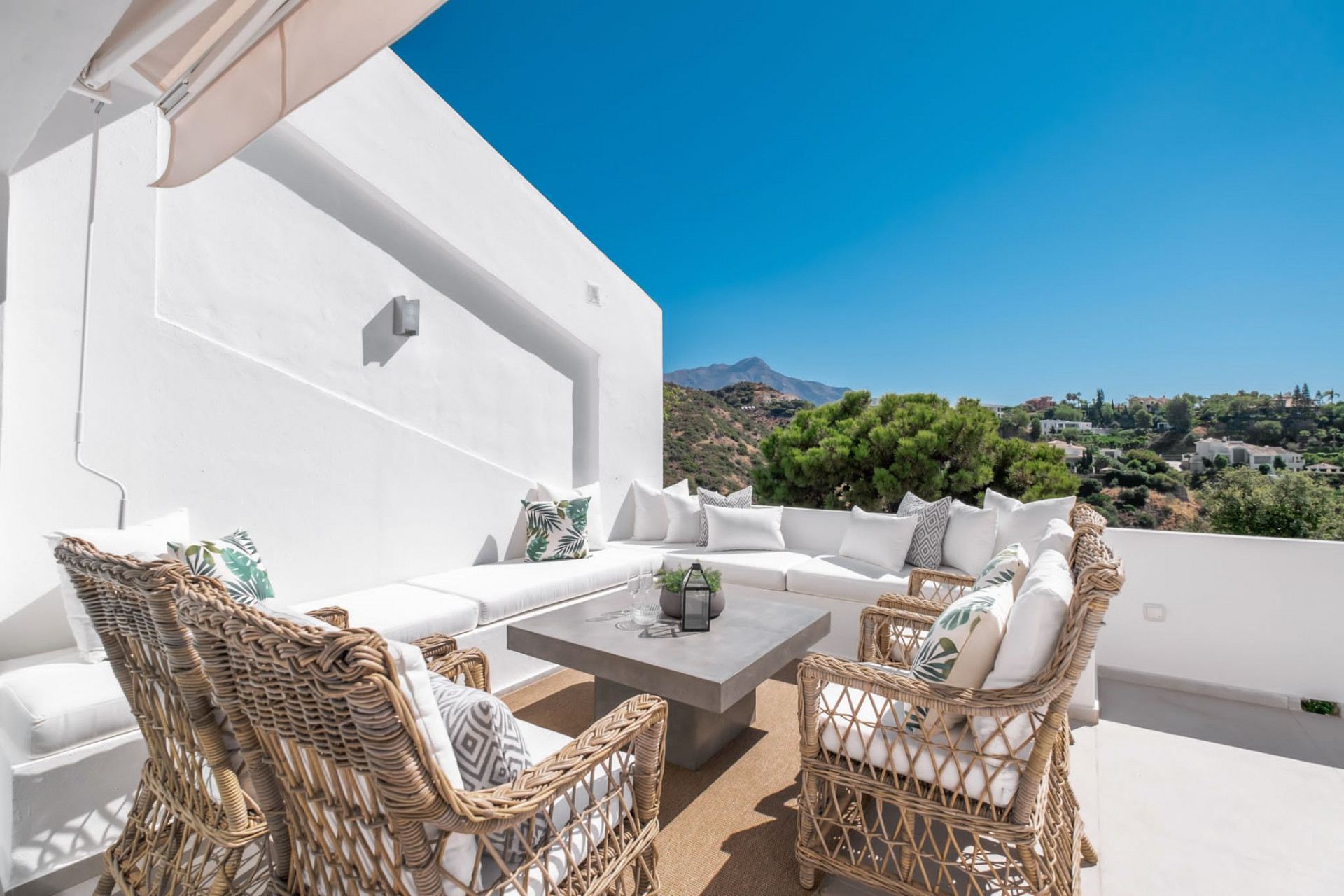 Piso de 3 Dormitorios y 3 Baños en venta en Nueva Andalucía, Marbella