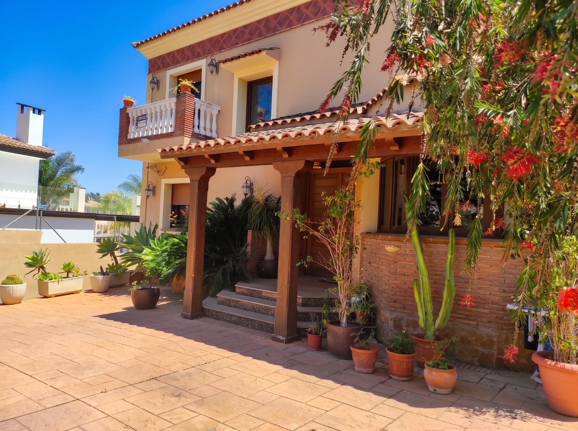 Casa de 4 Dormitorios y 3 Baños en venta en Las Lagunas de Mijas