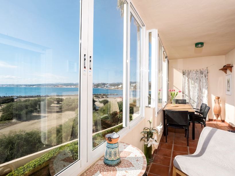 Piso de 2 Dormitorios y 2 Baños en venta en La Alqueria, Estepona
