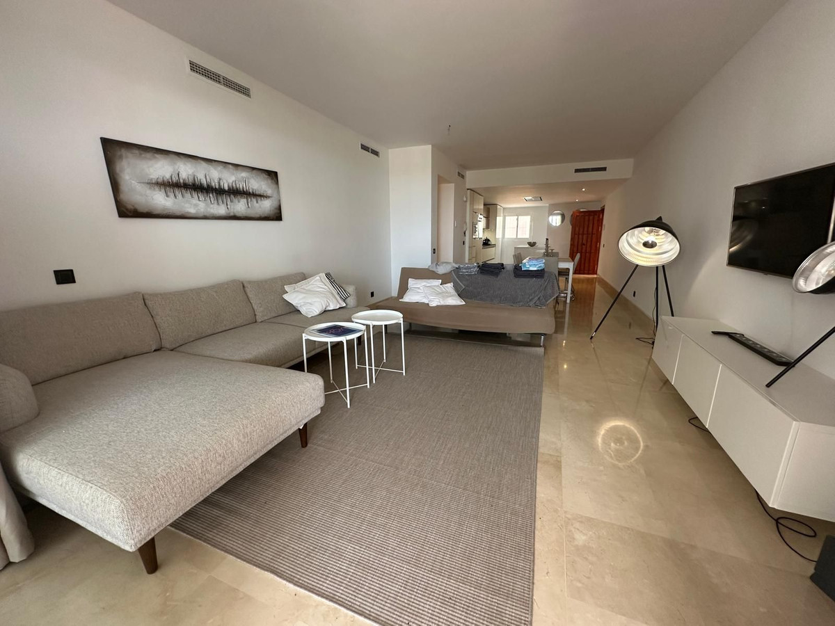 Piso de 2 Dormitorios y 2 Baños en venta en Nueva Andalucía, Marbella