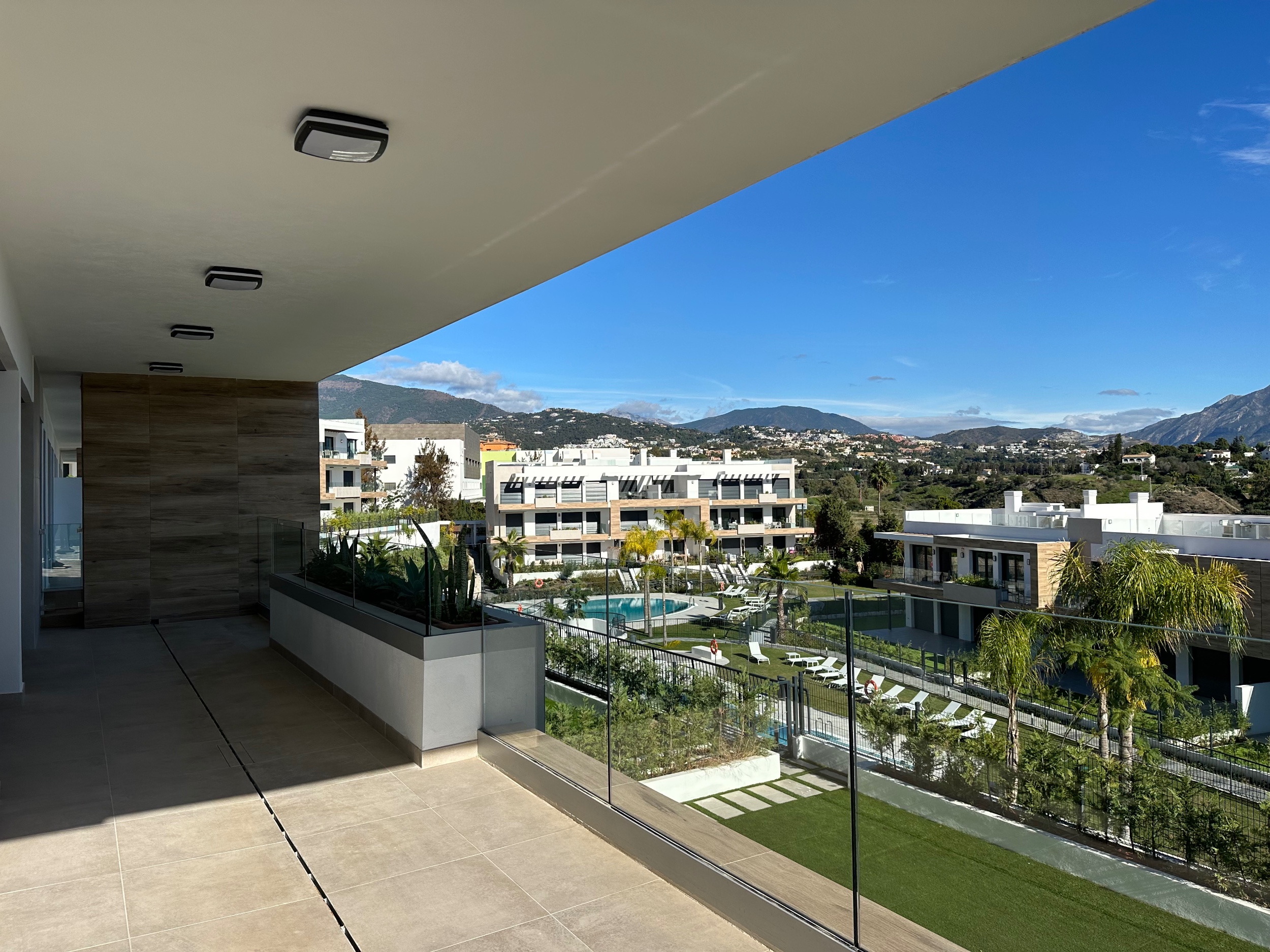 3 спални - Апартамент за продажба в Atalaya, Estepona