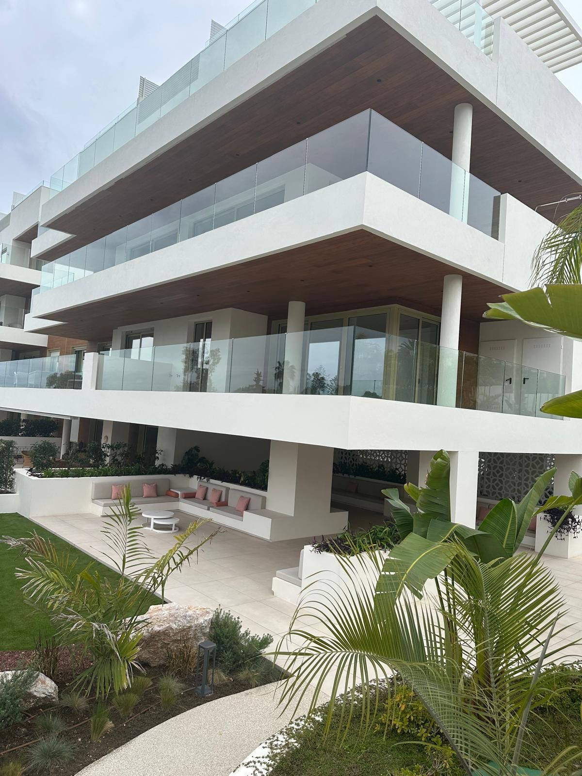 Piso de 2 Dormitorios en venta en Milla de Oro, Marbella