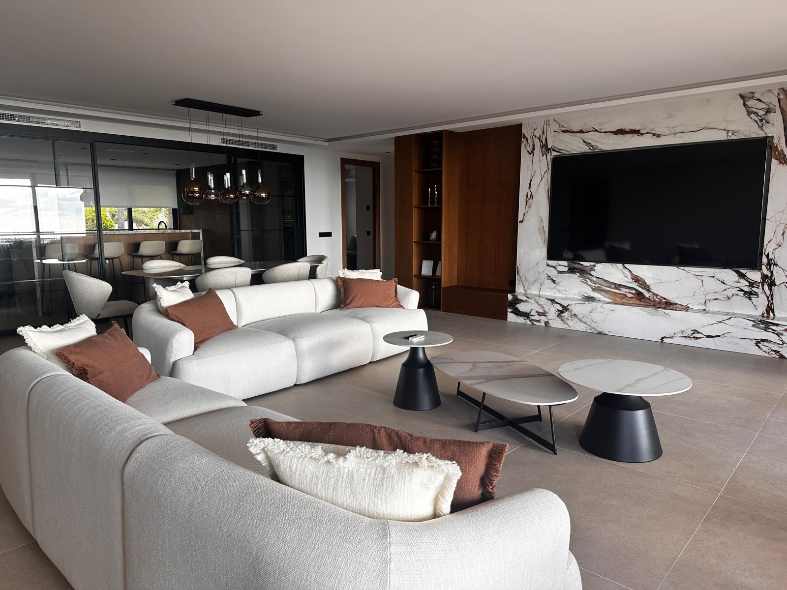 3 спални, 3 бани - Апартамент за продажба в Nueva Andalucia, Marbella