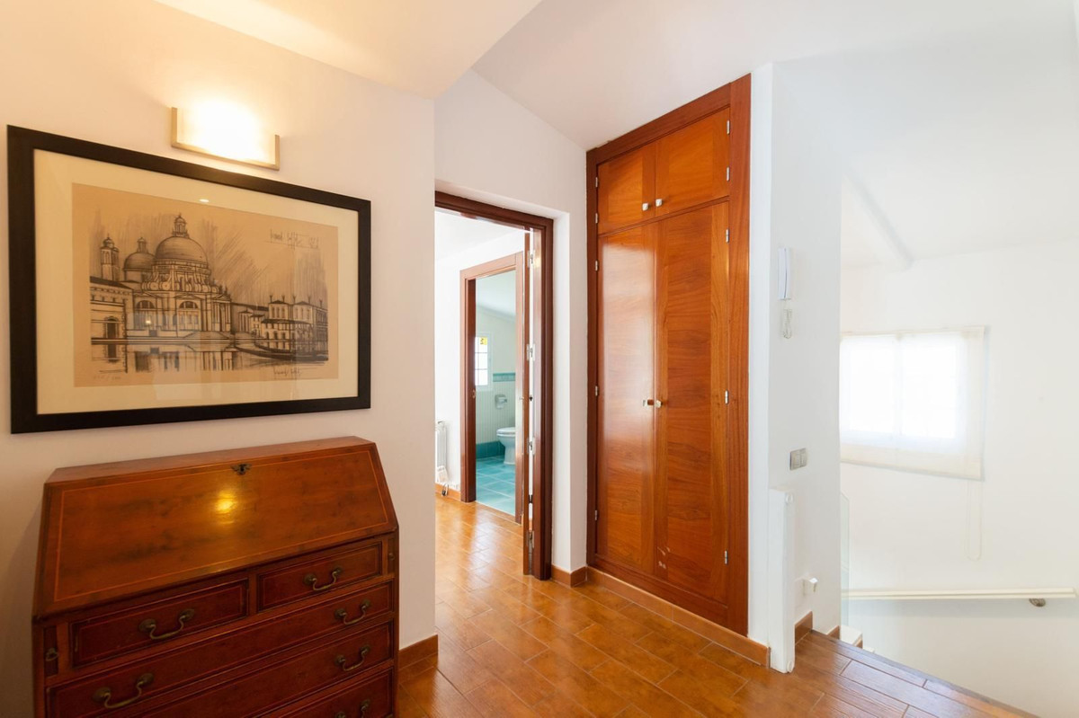 Casa de 4 Dormitorios y 3 Baños en venta en San Pedro de Alcántara