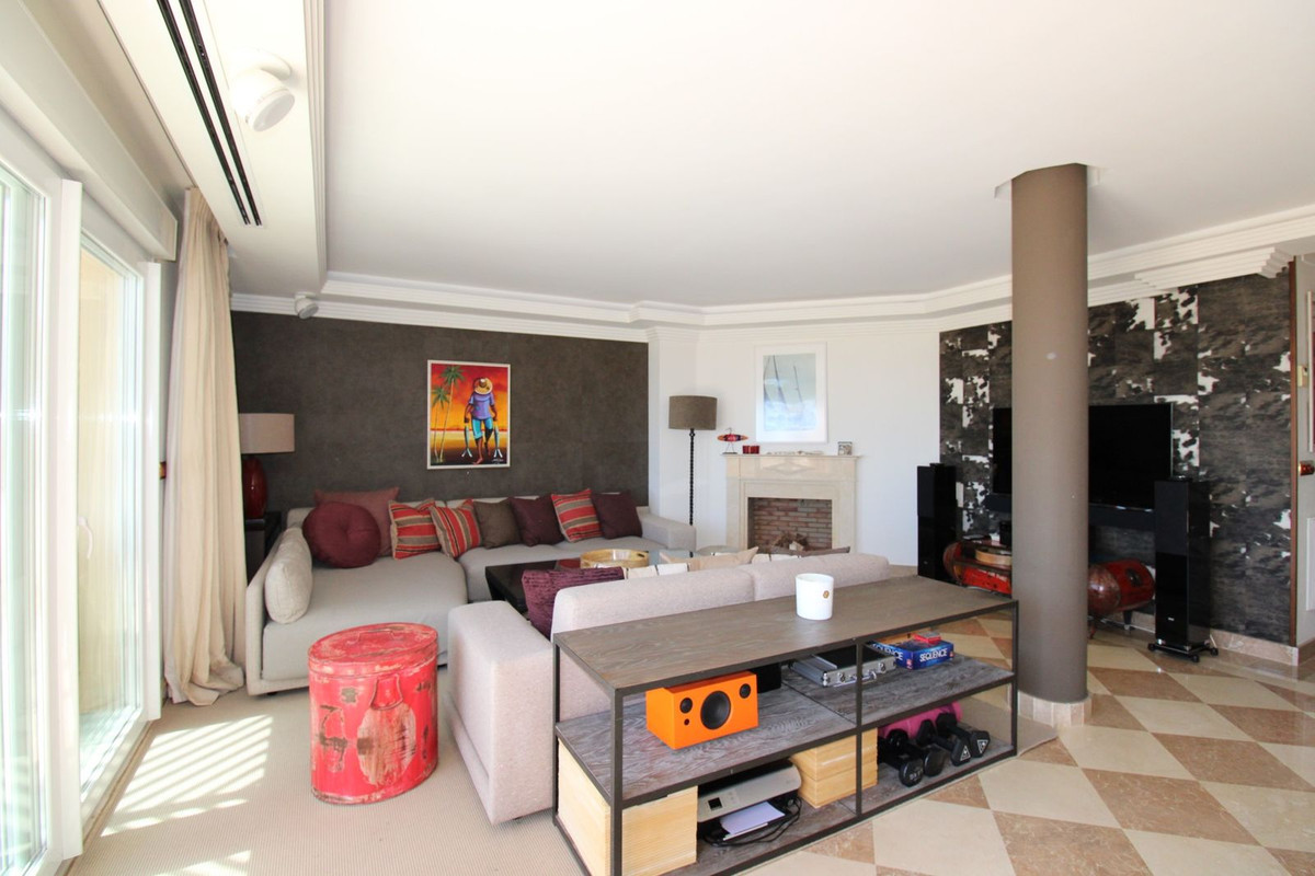 Ático de 2 Dormitorios en venta en Nueva Andalucía, Marbella