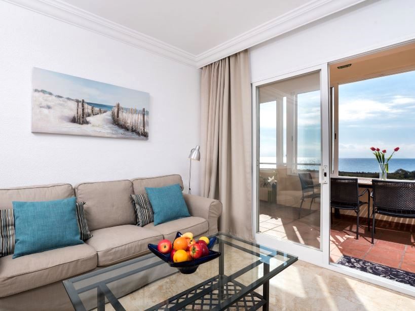 Piso de 2 Dormitorios y 2 Baños en venta en La Alqueria, Estepona