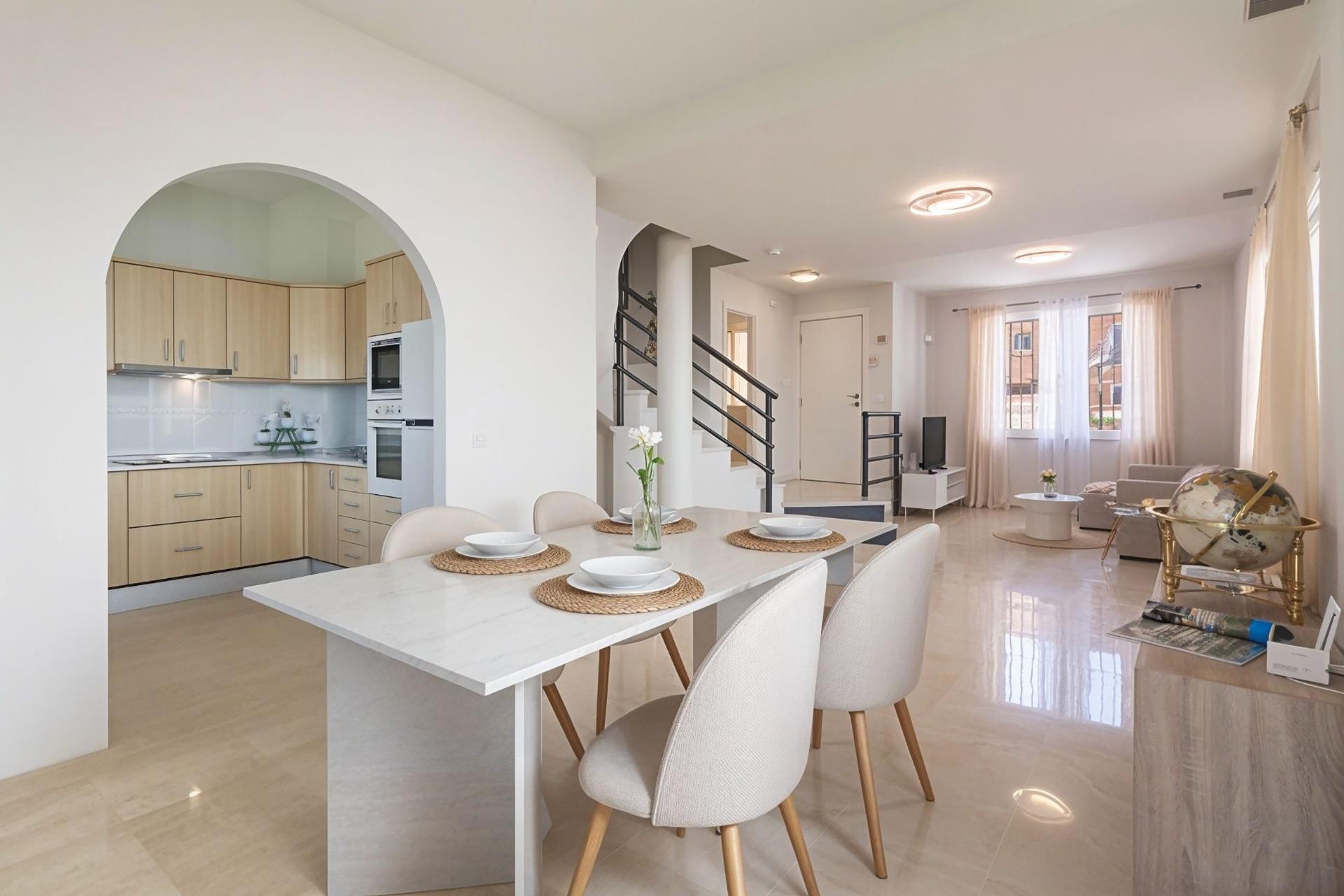 Casa Adosada de 3 Dormitorios y 3 Baños en venta en Artola, Marbella