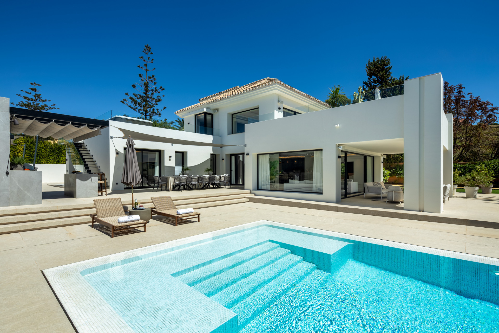 Casa de 6 Dormitorios y 5 Baños en venta en Nueva Andalucía, Marbella