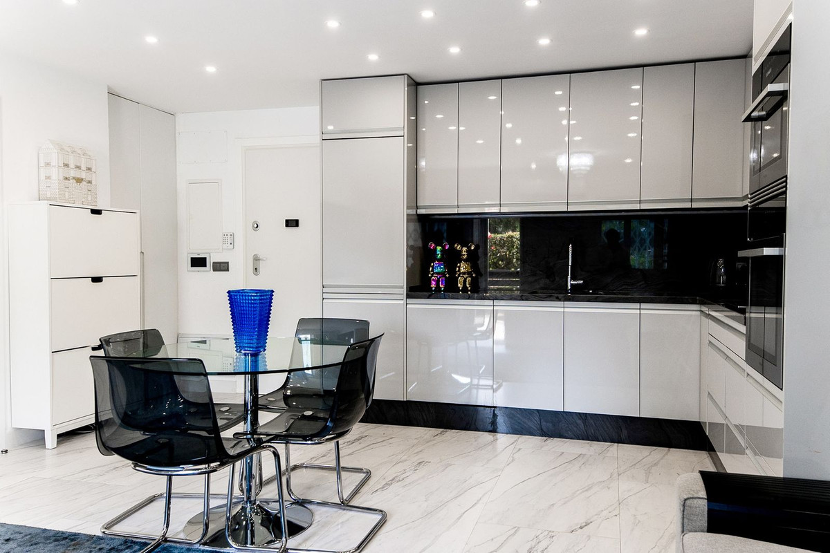 Casa Adosada de 4 Dormitorios y 3 Baños en venta en Cabopino, Marbella