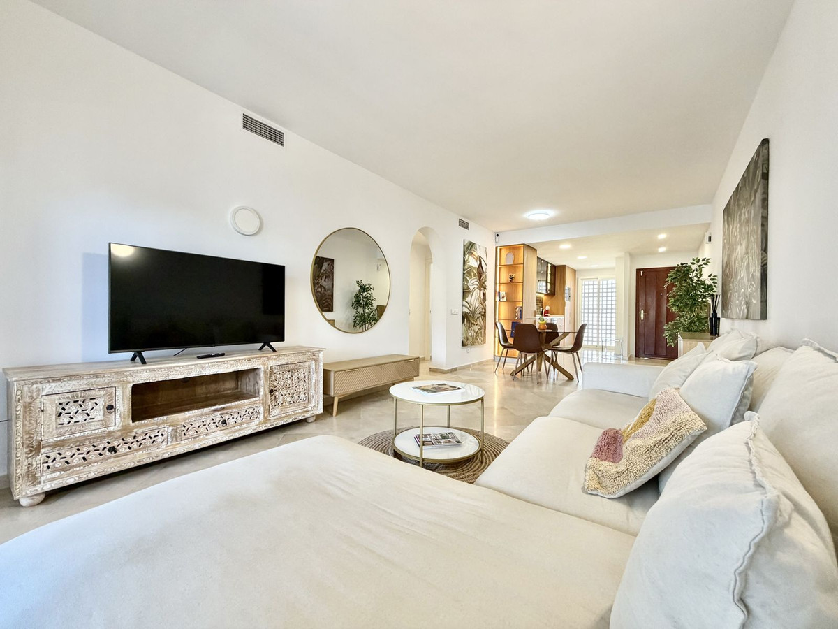 Piso de 2 Dormitorios y 2 Baños en venta en Cancelada, Estepona