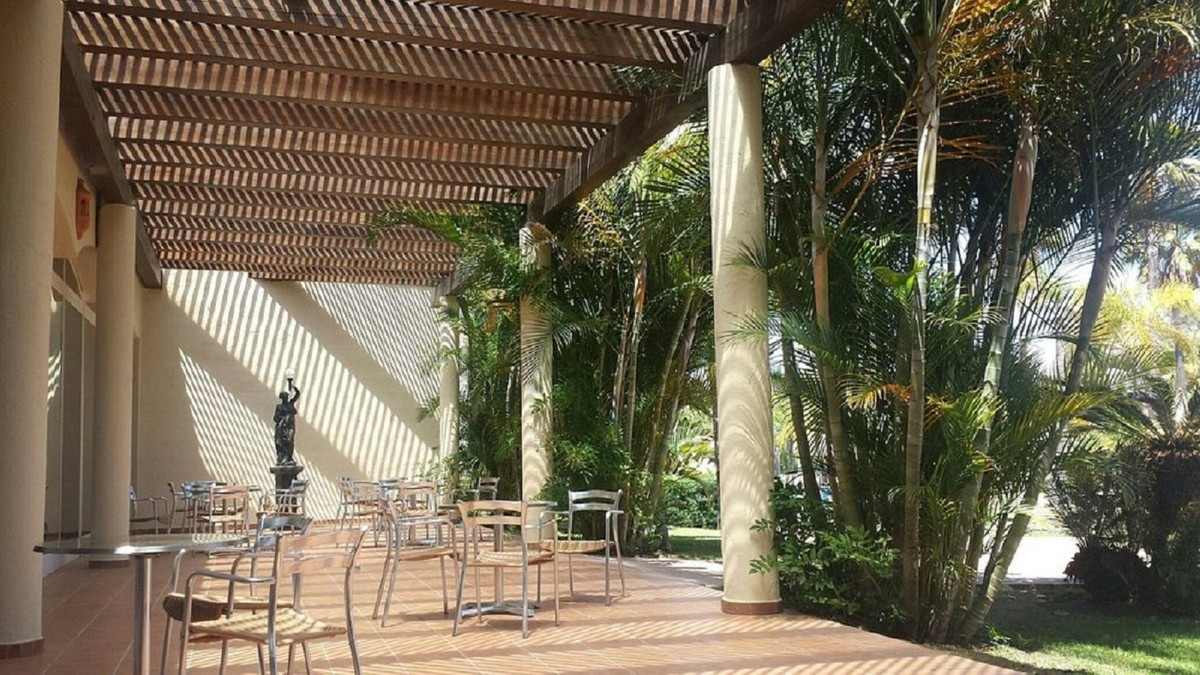 Piso de 2 Dormitorios y 2 Baños en venta en Estepona