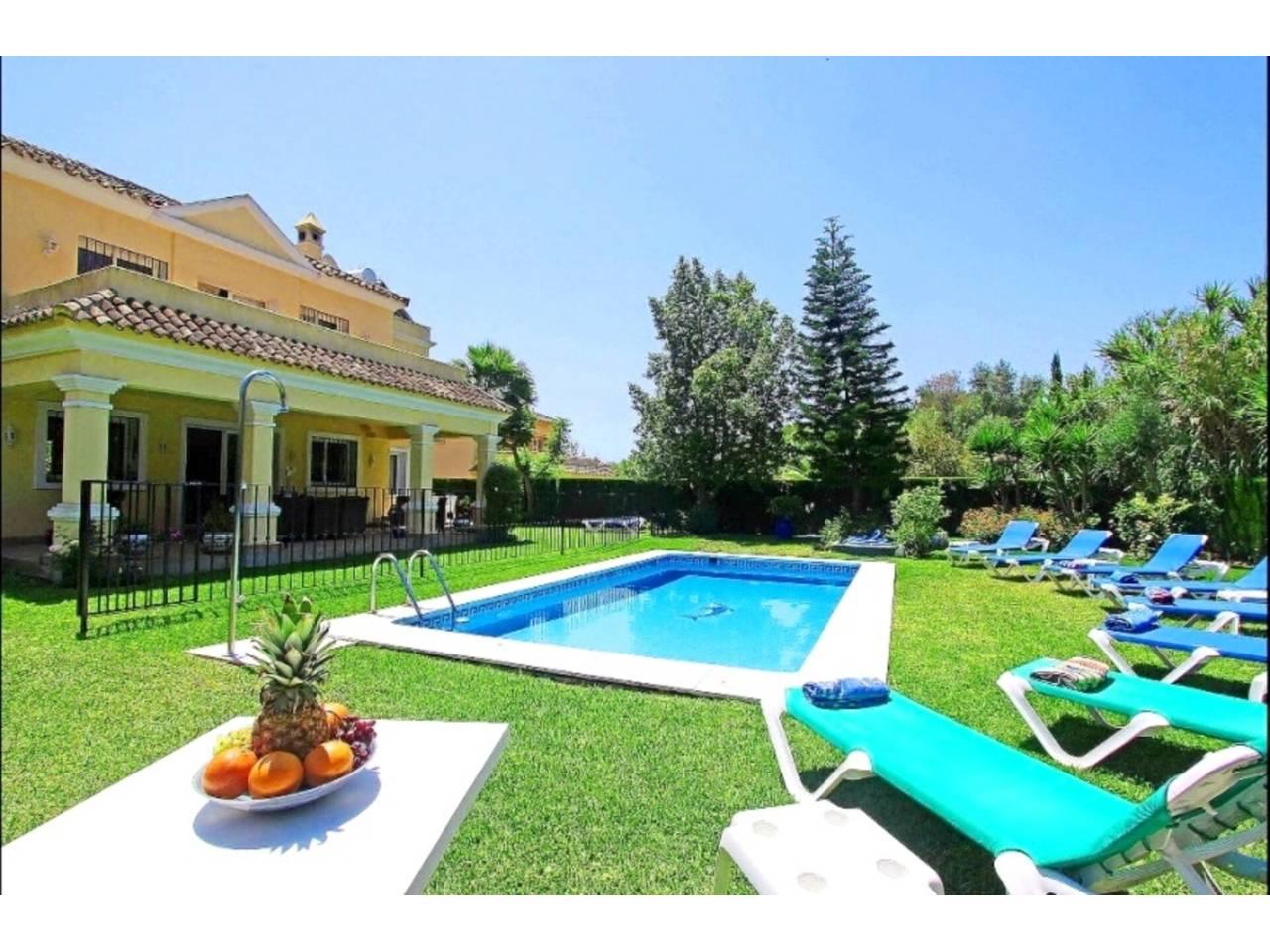 5 Bed - Townhouse for Sale in La Alqueria, Estepona