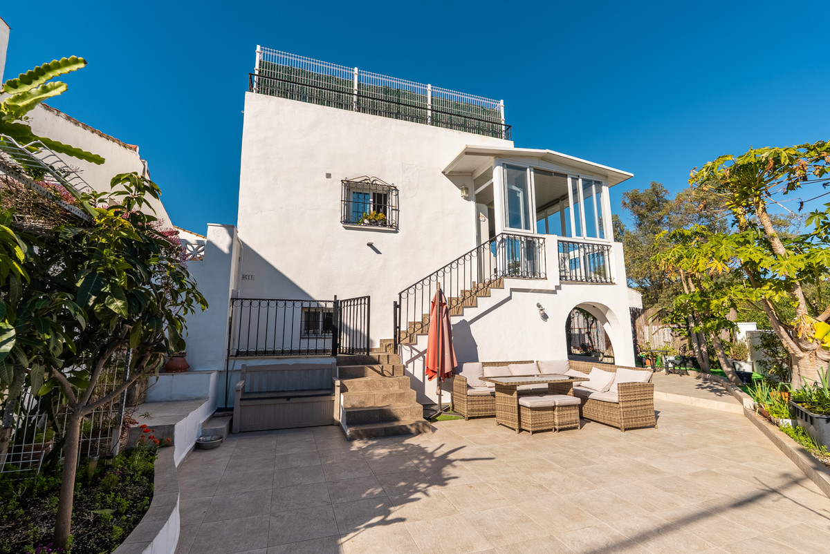 Casa Adosada de 3 Dormitorios y 3 Baños en venta en Estepona