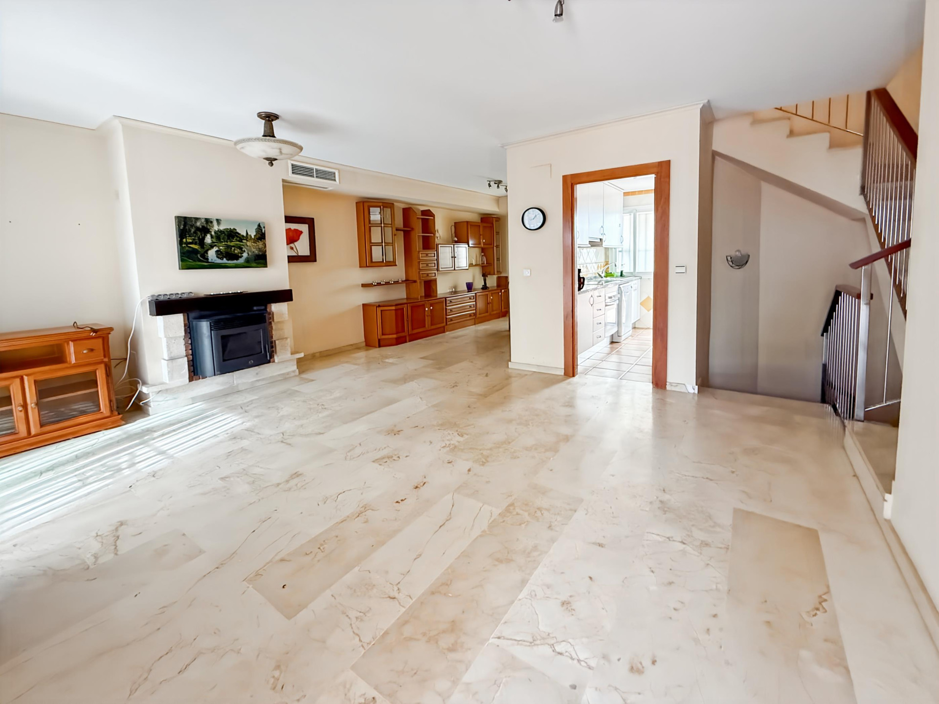 Casa Adosada de 3 Dormitorios en venta en Costabella, Marbella