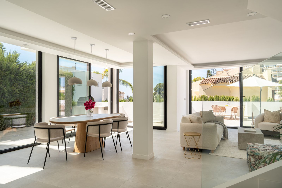 Casa de 3 Dormitorios y 3 Baños en venta en Nueva Andalucía, Marbella