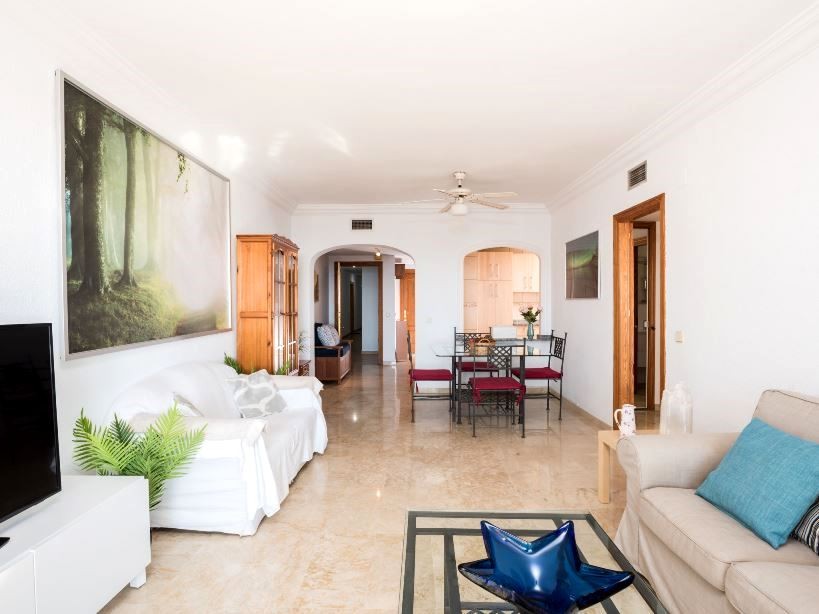 Piso de 2 Dormitorios y 2 Baños en venta en La Alqueria, Estepona