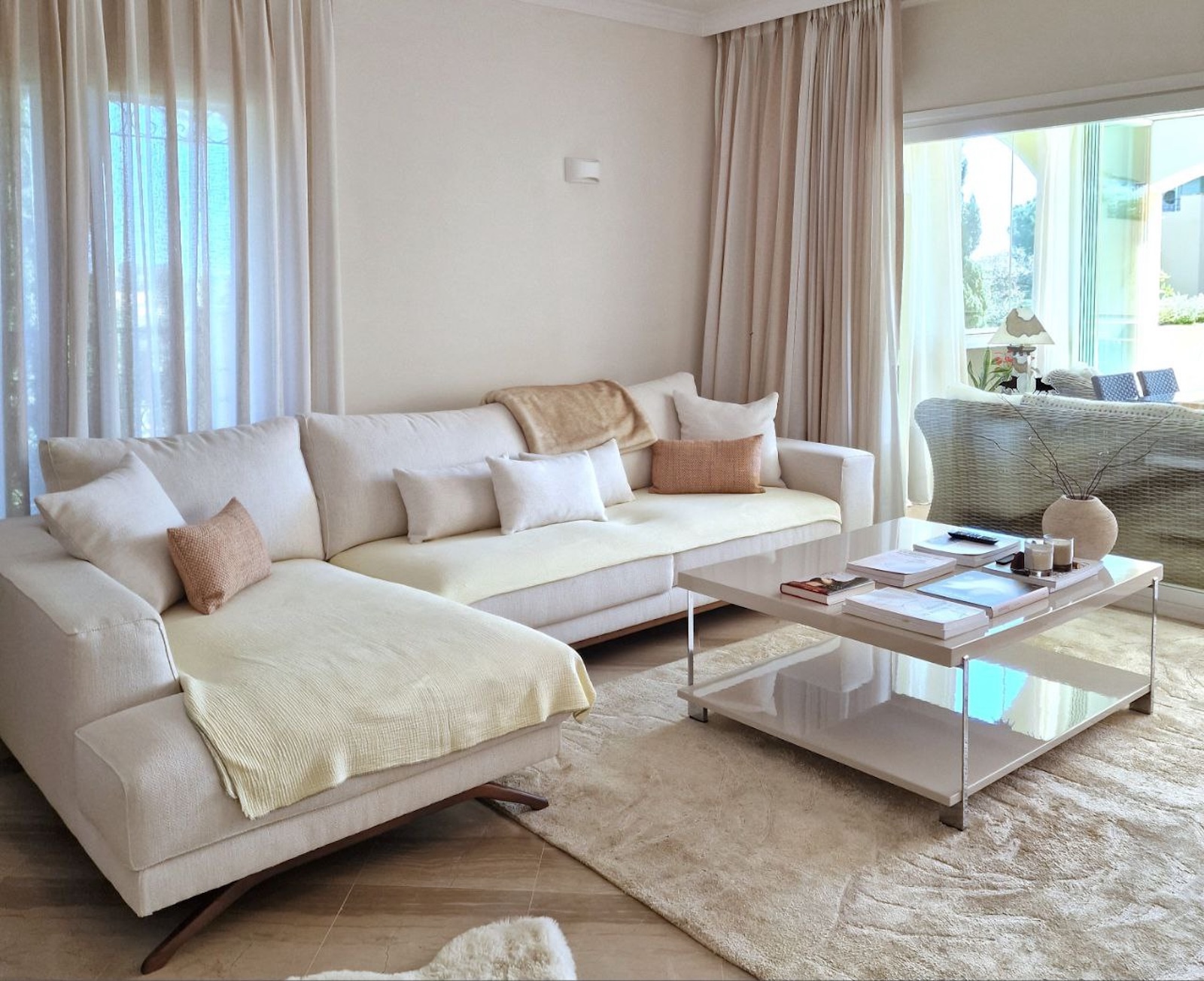 Piso de 2 Dormitorios en venta en Elviria, Marbella