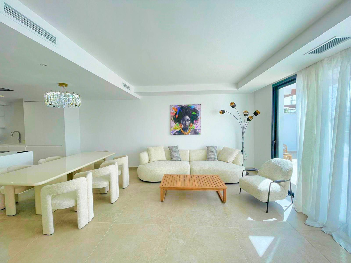 Ático de 4 Dormitorios en venta en Nueva Milla de Oro, Estepona