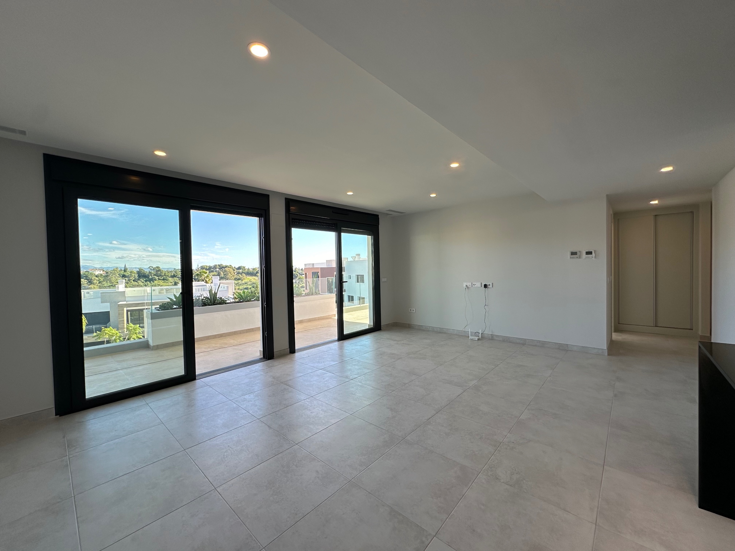 3 спални - Апартамент за продажба в Atalaya, Estepona