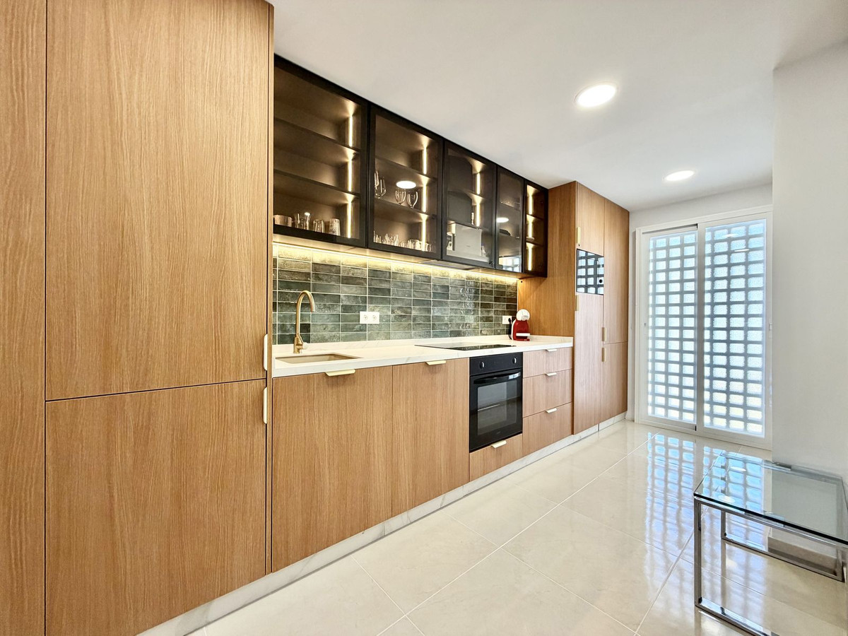 Piso de 2 Dormitorios y 2 Baños en venta en Cancelada, Estepona