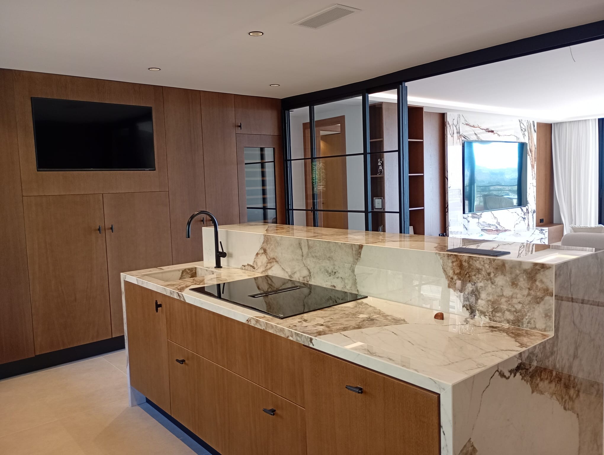 3 спални, 3 бани - Апартамент за продажба в Nueva Andalucia, Marbella