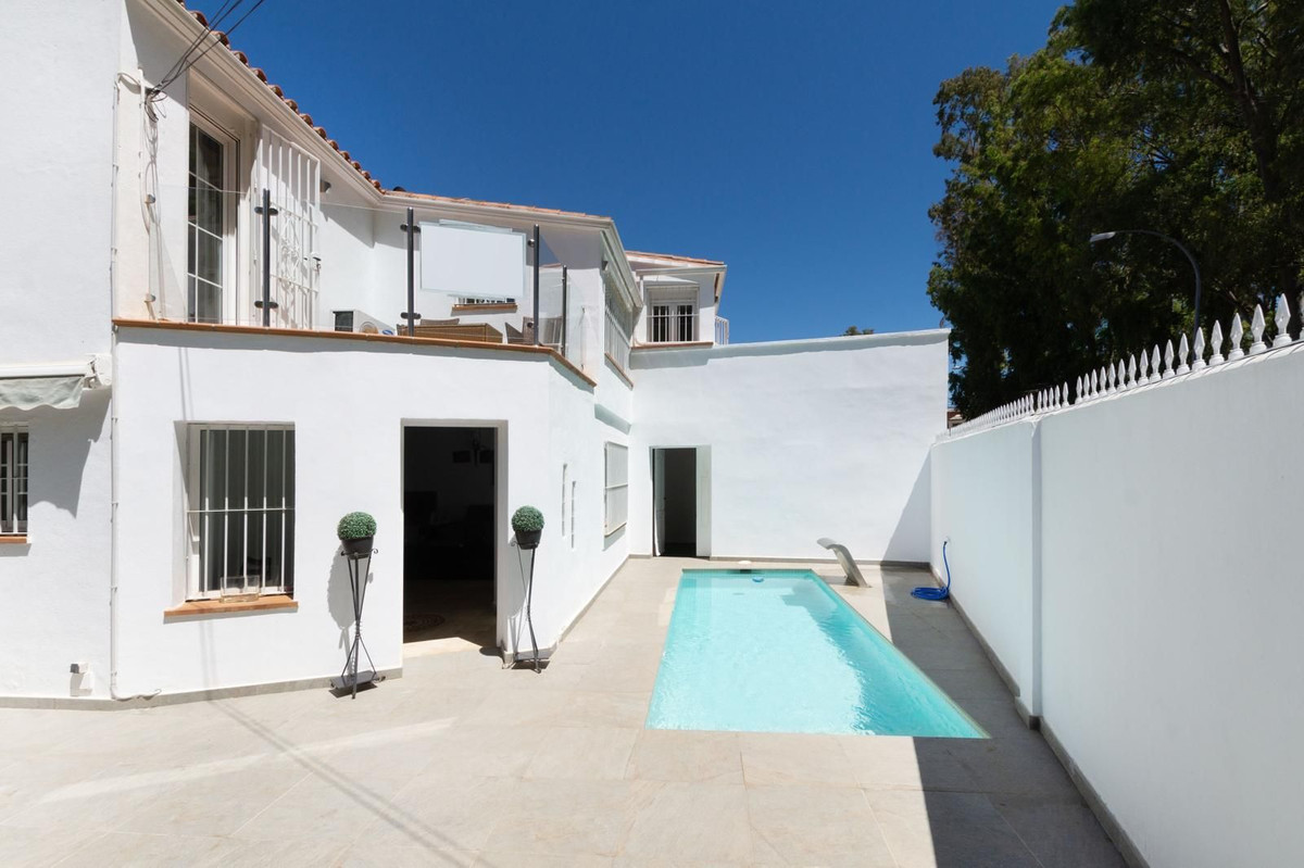 Casa de 4 Dormitorios y 3 Baños en venta en San Pedro de Alcántara