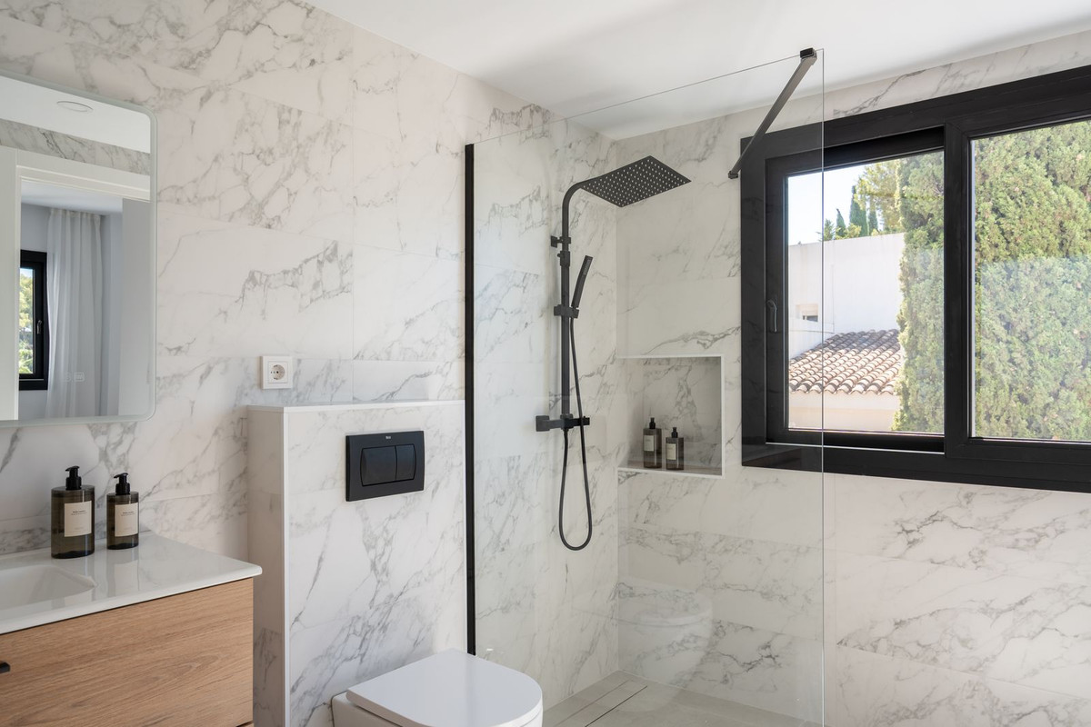 Casa de 3 Dormitorios y 3 Baños en venta en Nueva Andalucía, Marbella
