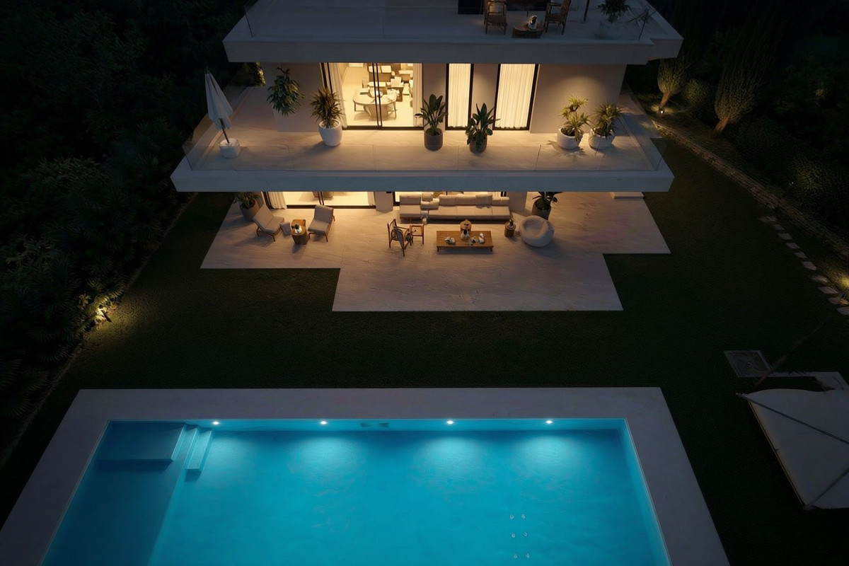 Casa de 4 Dormitorios y 4 Baños en venta en Elviria, Marbella