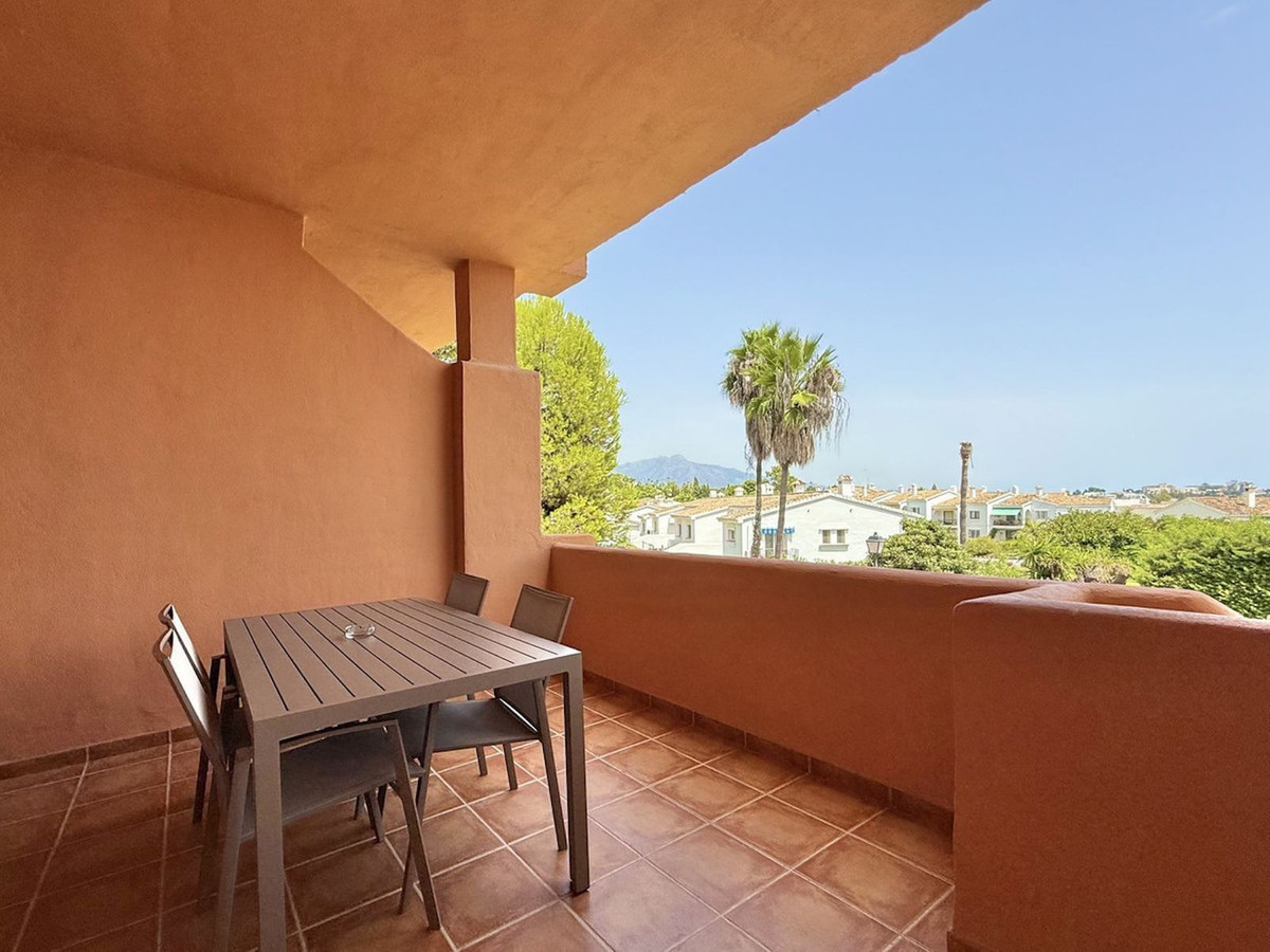 Piso de 2 Dormitorios y 2 Baños en venta en Benahavís