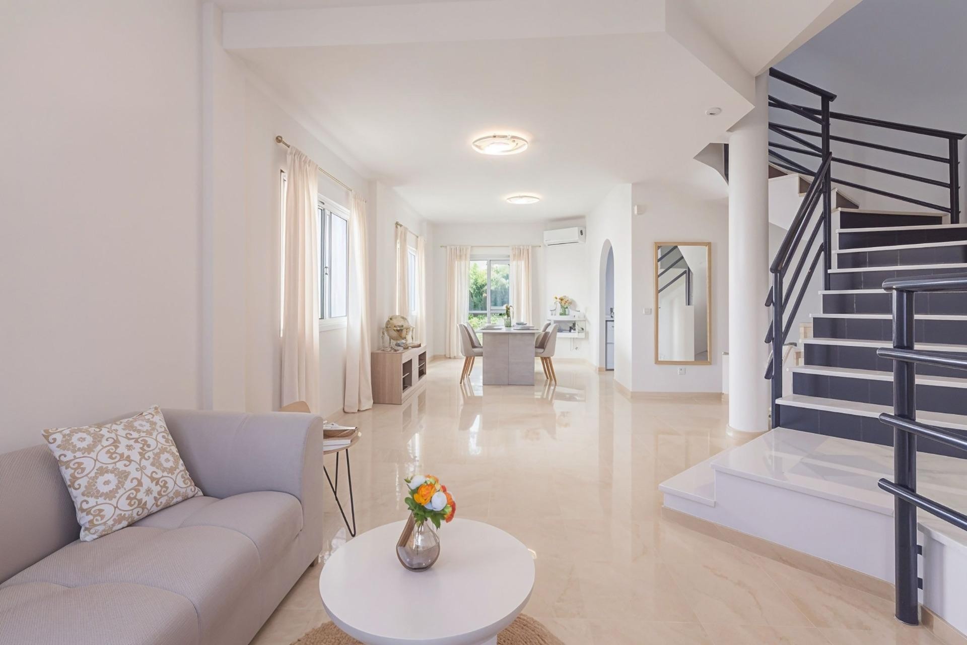 Casa Adosada de 3 Dormitorios y 3 Baños en venta en Artola, Marbella