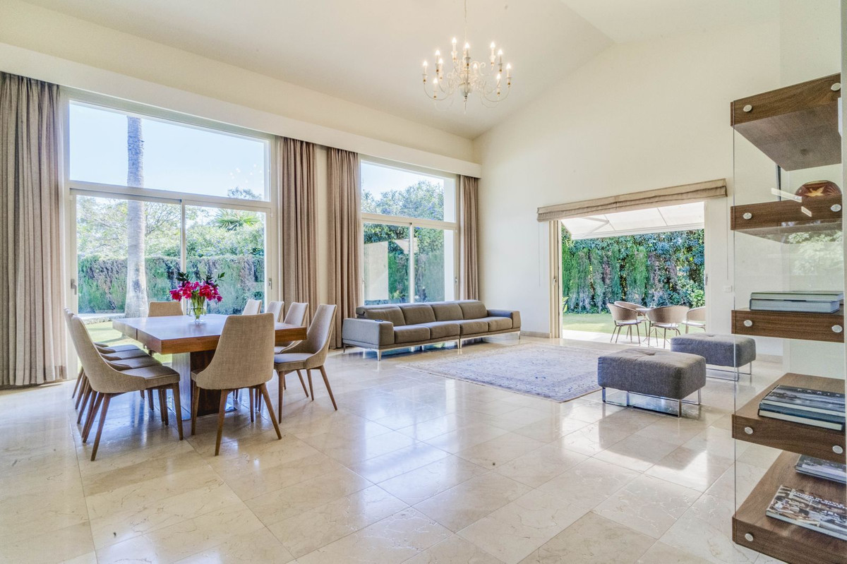 Casa de 3 Dormitorios y 3 Baños en venta en Guadalmina Baja, San Pedro de Alcántara