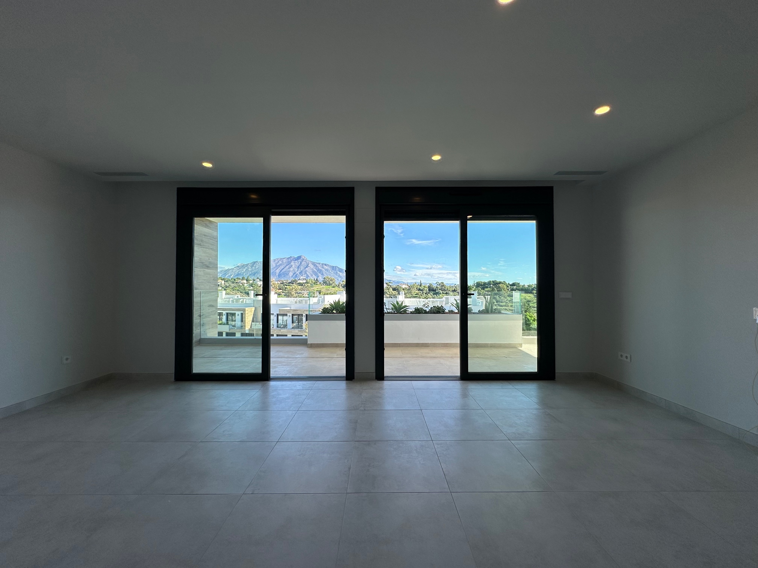 3 спални - Апартамент за продажба в Atalaya, Estepona