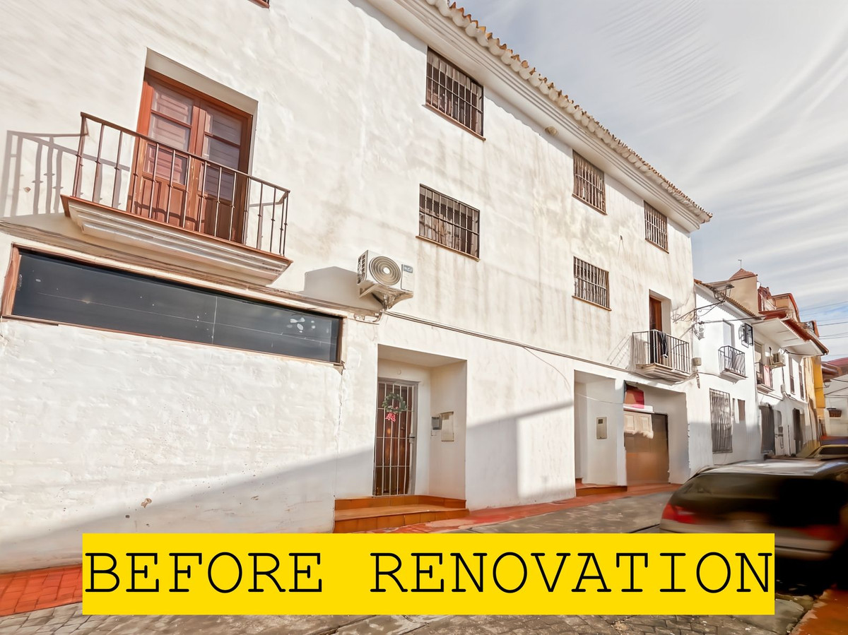 Casa Adosada de 9 Dormitorios y 5 Baños en venta en Riogordo