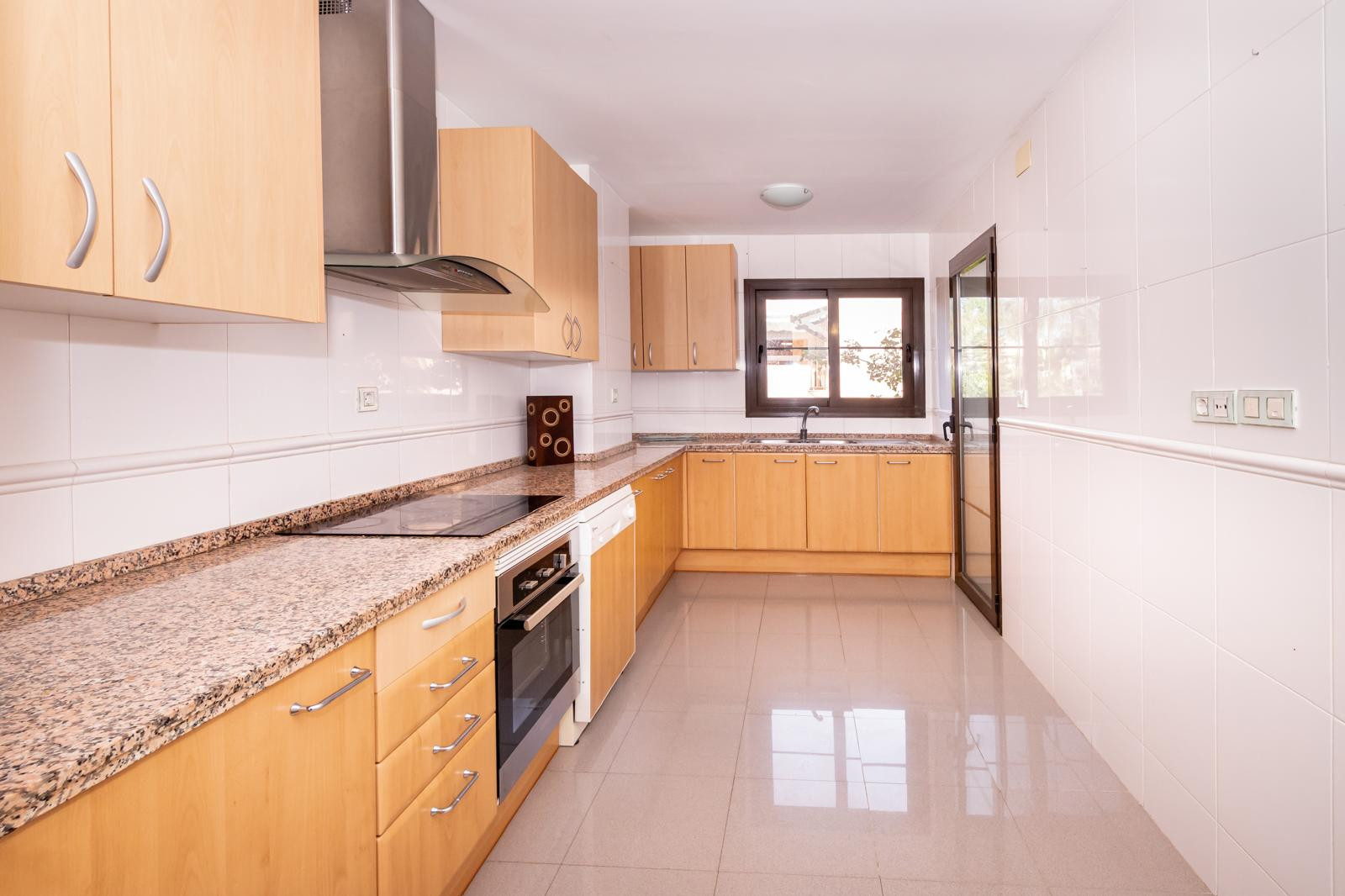 Piso de 4 Dormitorios en venta en Estepona