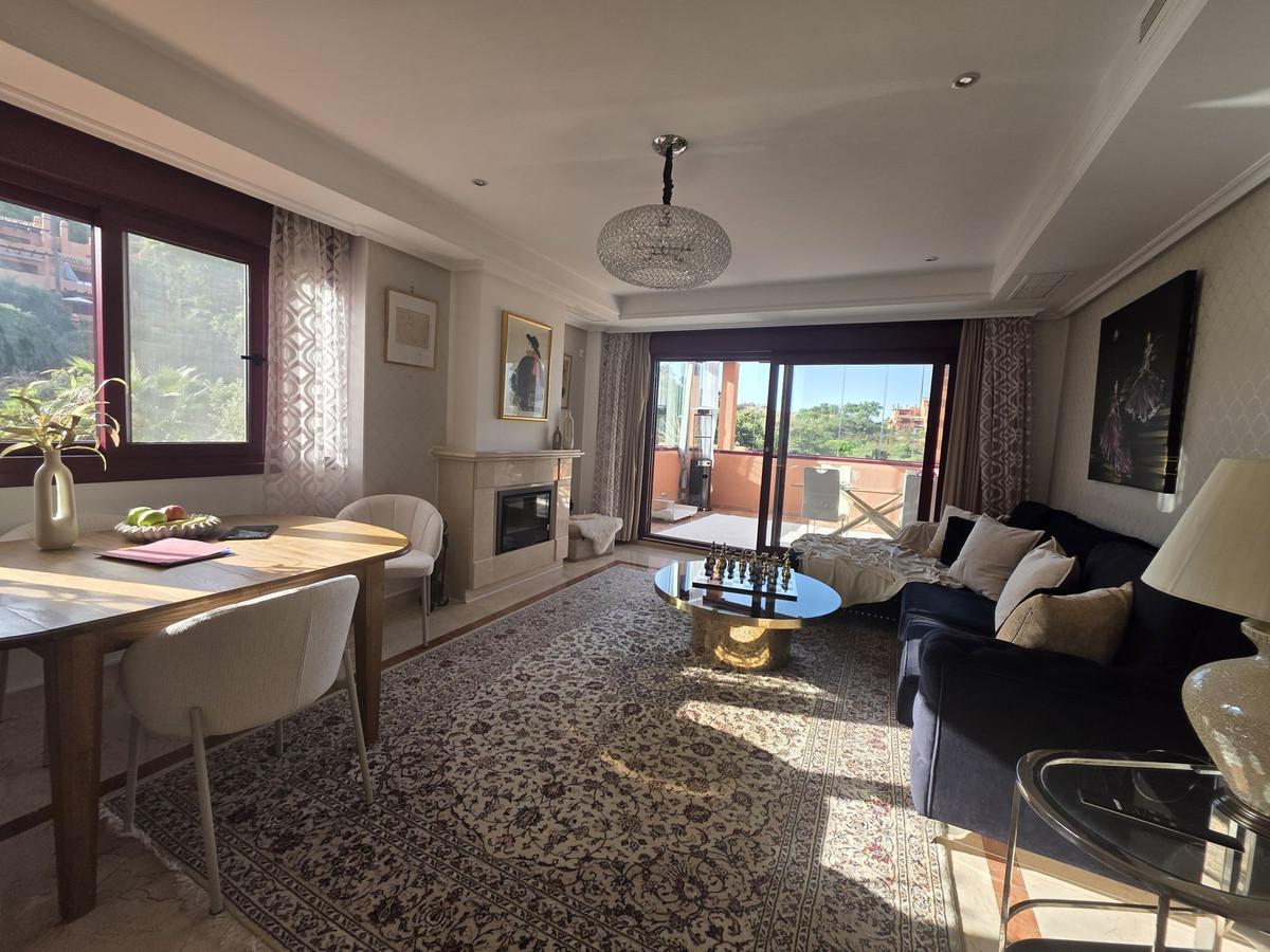 Ático de 3 Dormitorios y 3 Baños en venta en La Mairena, Marbella