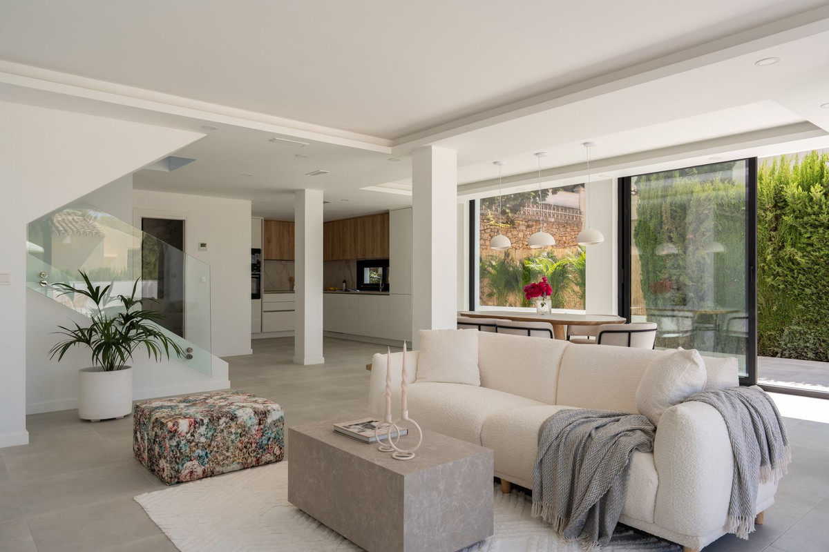 Casa de 3 Dormitorios y 3 Baños en venta en Nueva Andalucía, Marbella