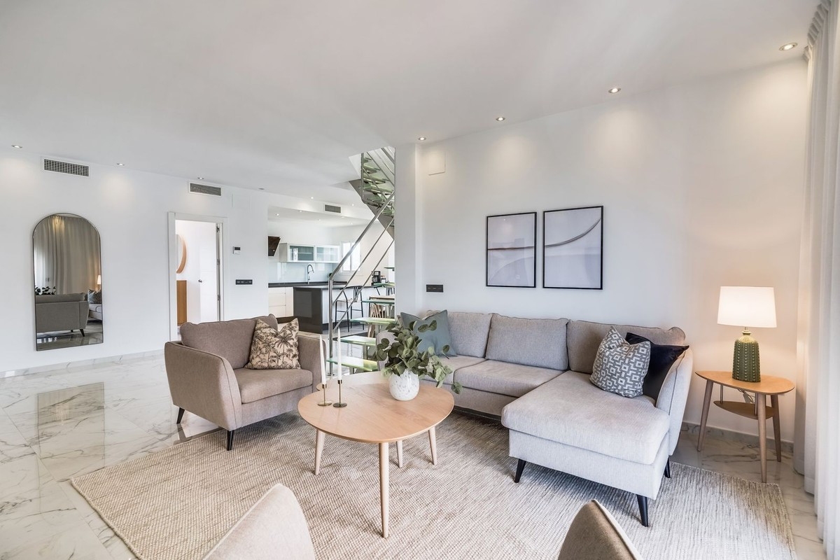 Ático de 3 Dormitorios y 2 Baños en venta en Puerto Banús