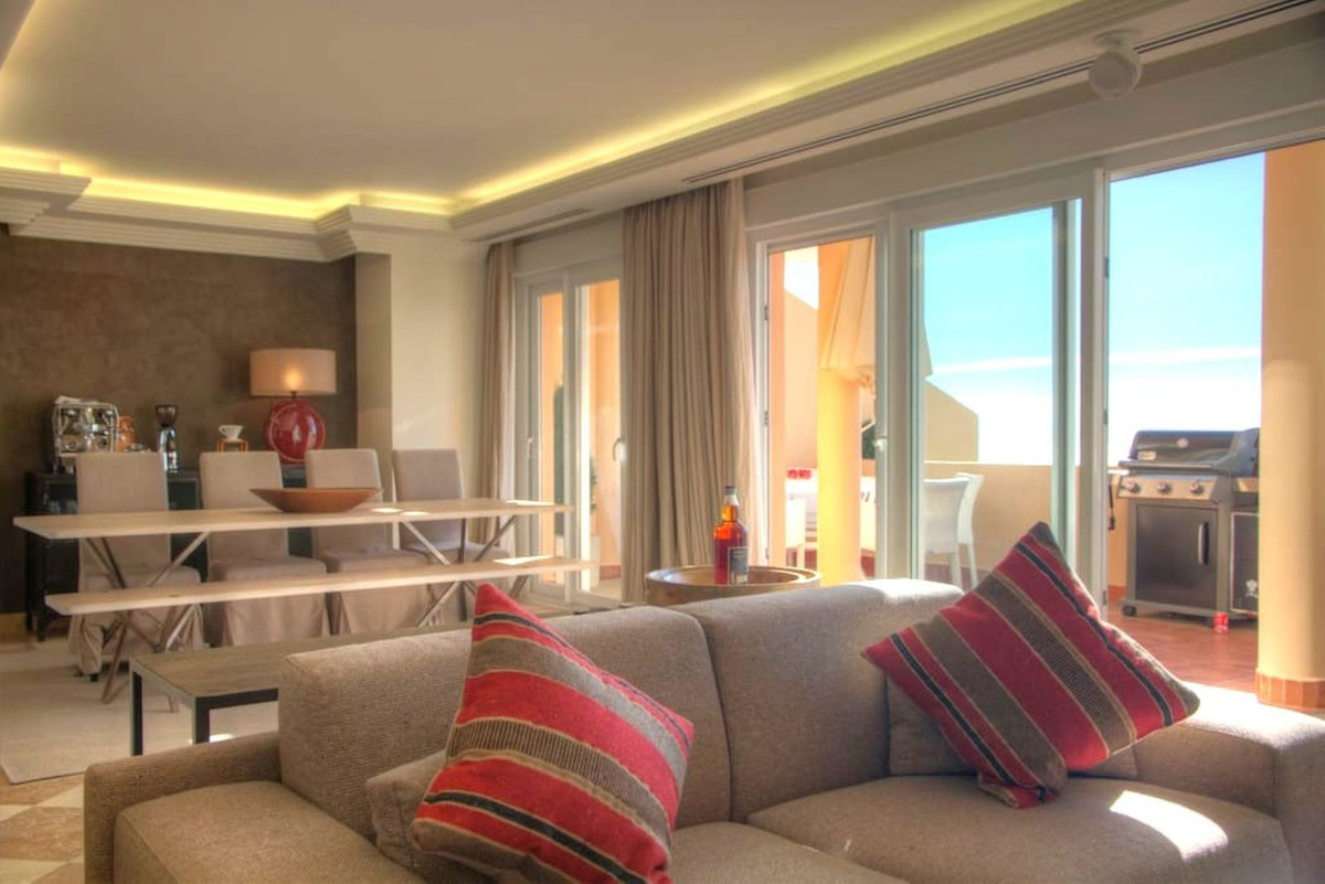 Ático de 2 Dormitorios en venta en Nueva Andalucía, Marbella