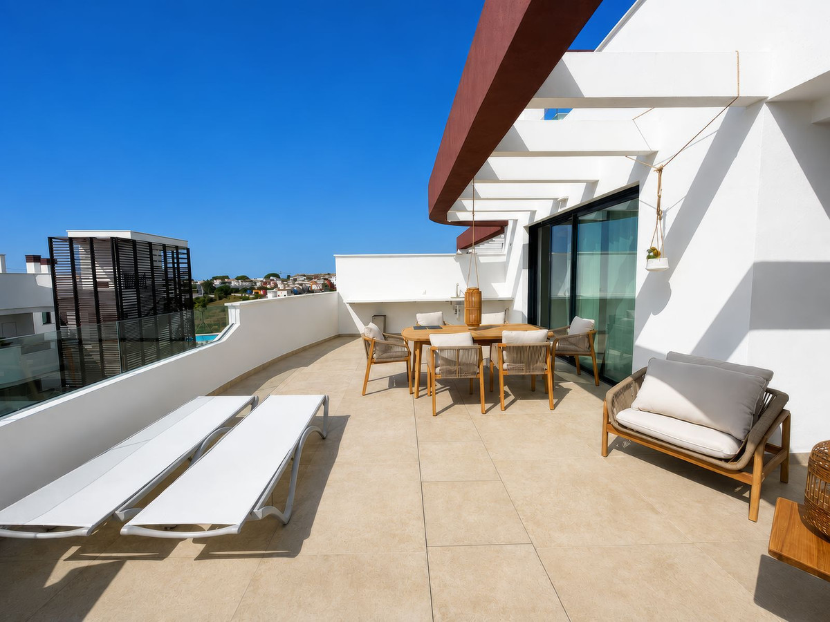 Ático de 4 Dormitorios en venta en Nueva Milla de Oro, Estepona