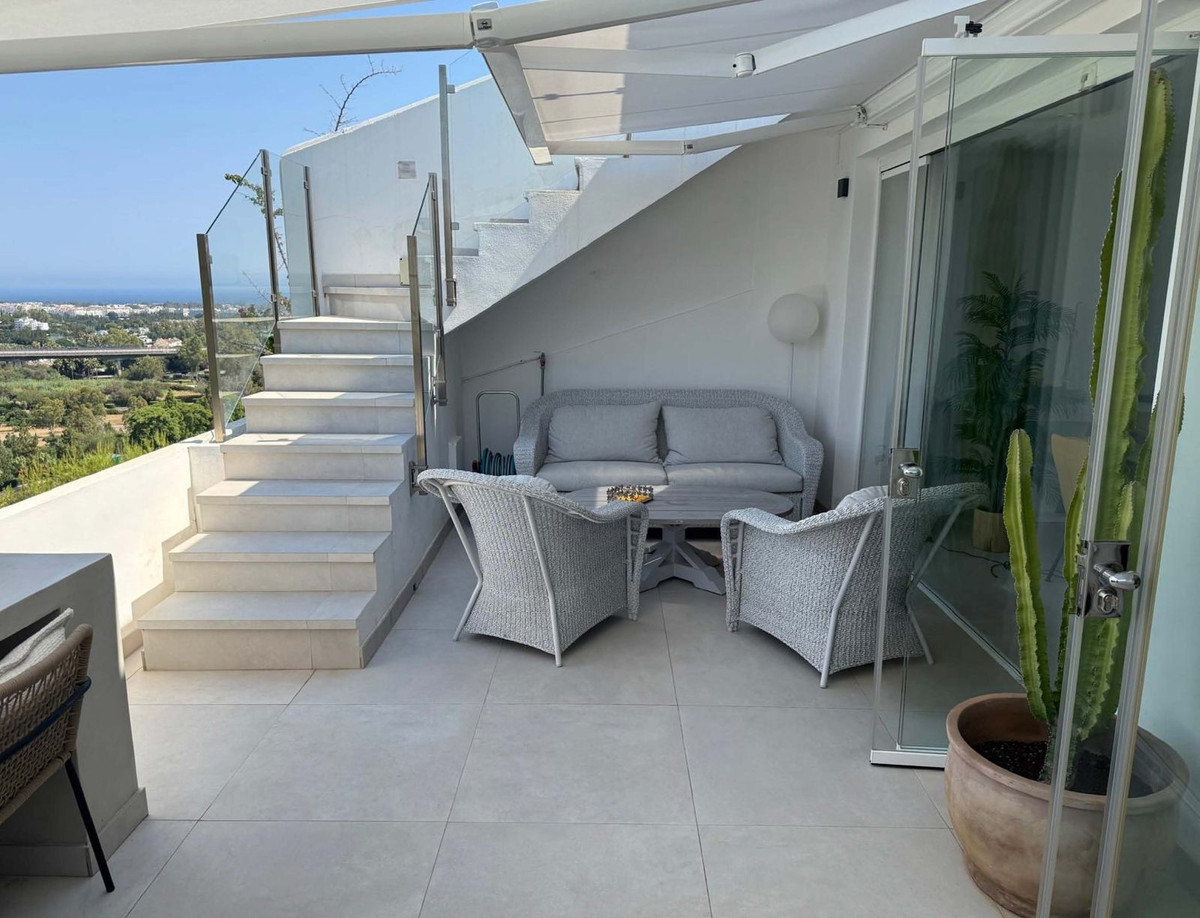 Ático de 2 Dormitorios y 2 Baños en venta en La Quinta, Benahavís